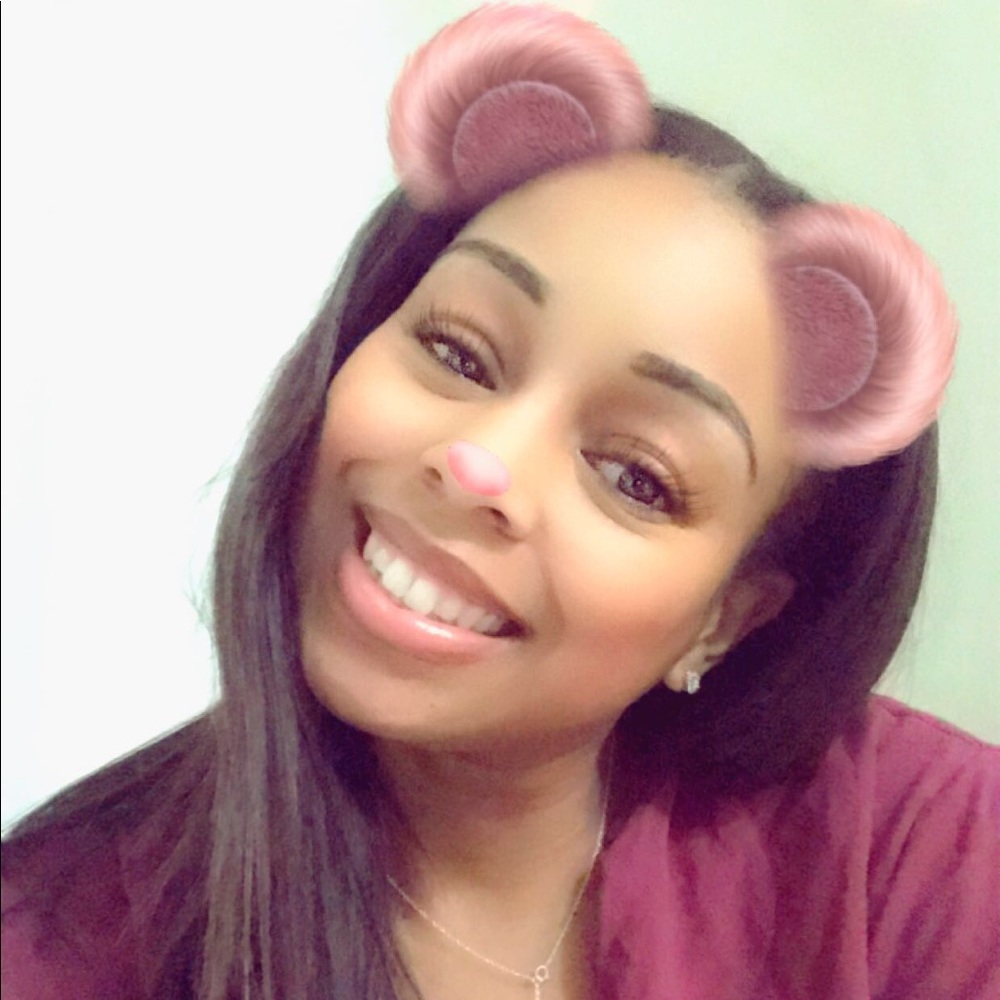 Meet your Posher, Alicia